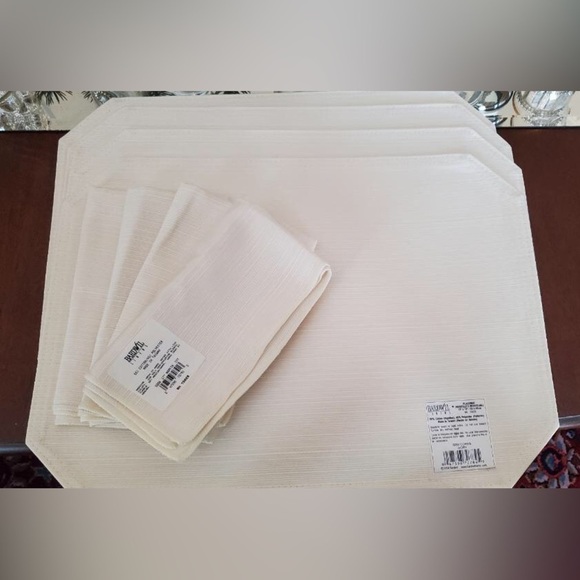 NWT Set of 4 Bardwil Linens Ivory Placemats and Napkins Table Linens - Picture 4 of 7